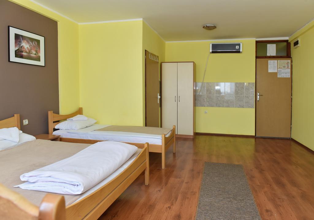Hostel Milkaza Нови Сад Екстериор снимка