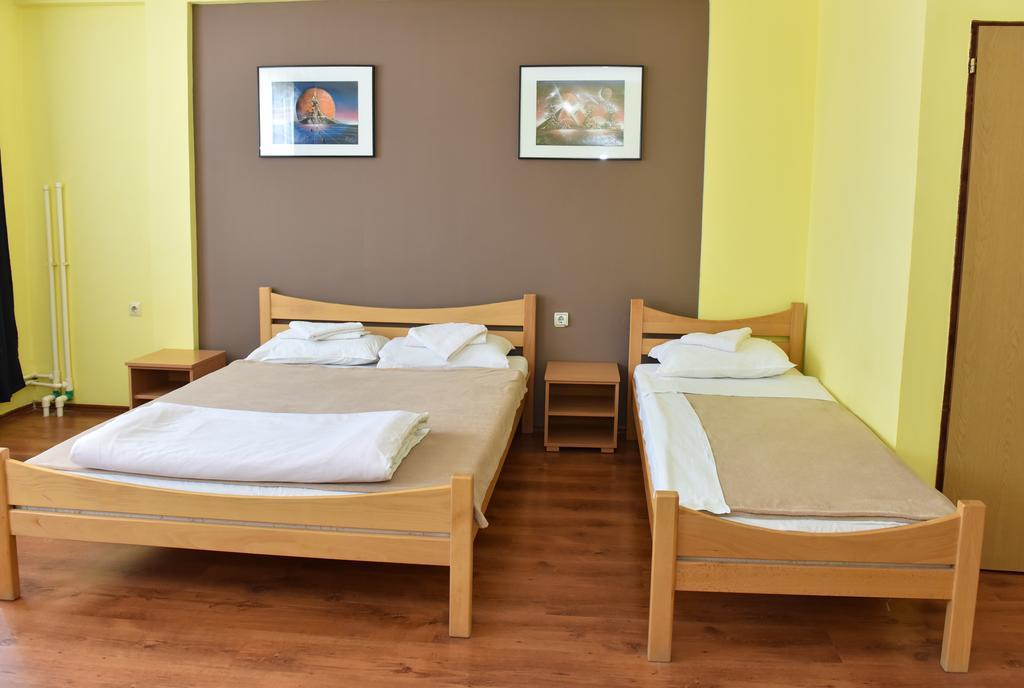 Hostel Milkaza Нови Сад Екстериор снимка