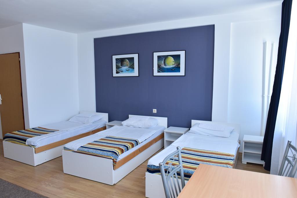 Hostel Milkaza Нови Сад Екстериор снимка