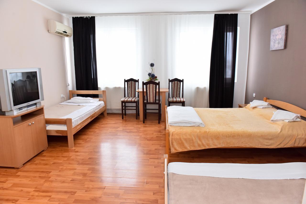 Hostel Milkaza Нови Сад Екстериор снимка
