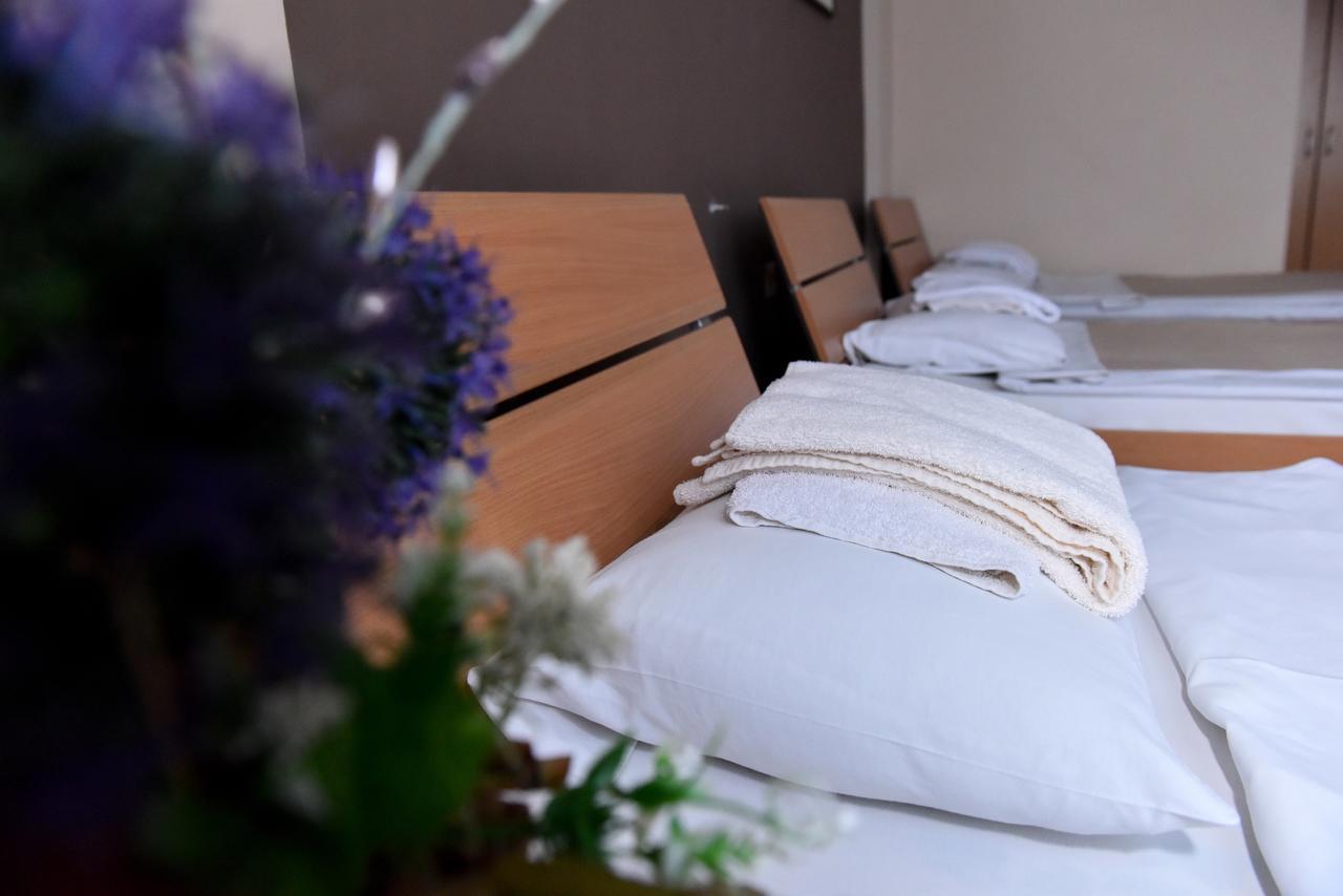 Hostel Milkaza Нови Сад Екстериор снимка