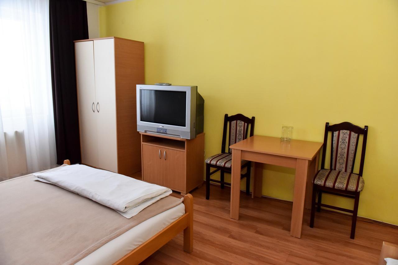 Hostel Milkaza Нови Сад Екстериор снимка