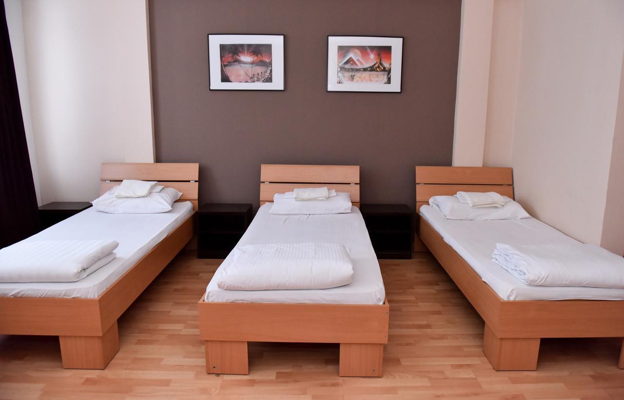 Hostel Milkaza Нови Сад Екстериор снимка