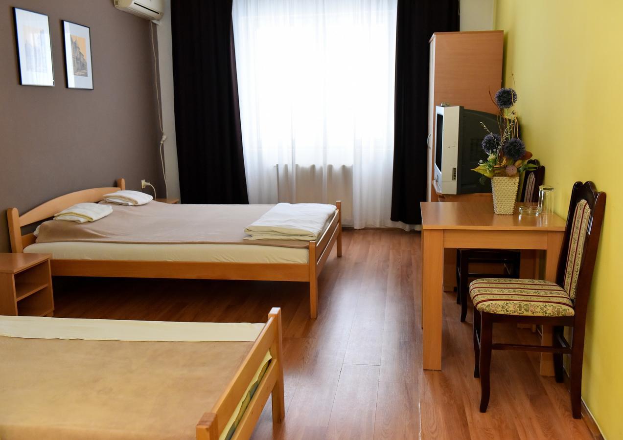 Hostel Milkaza Нови Сад Екстериор снимка