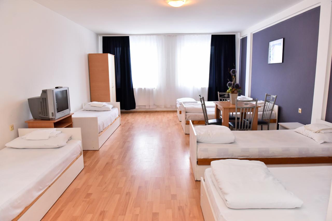 Hostel Milkaza Нови Сад Екстериор снимка