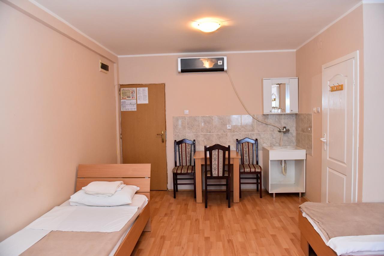 Hostel Milkaza Нови Сад Екстериор снимка