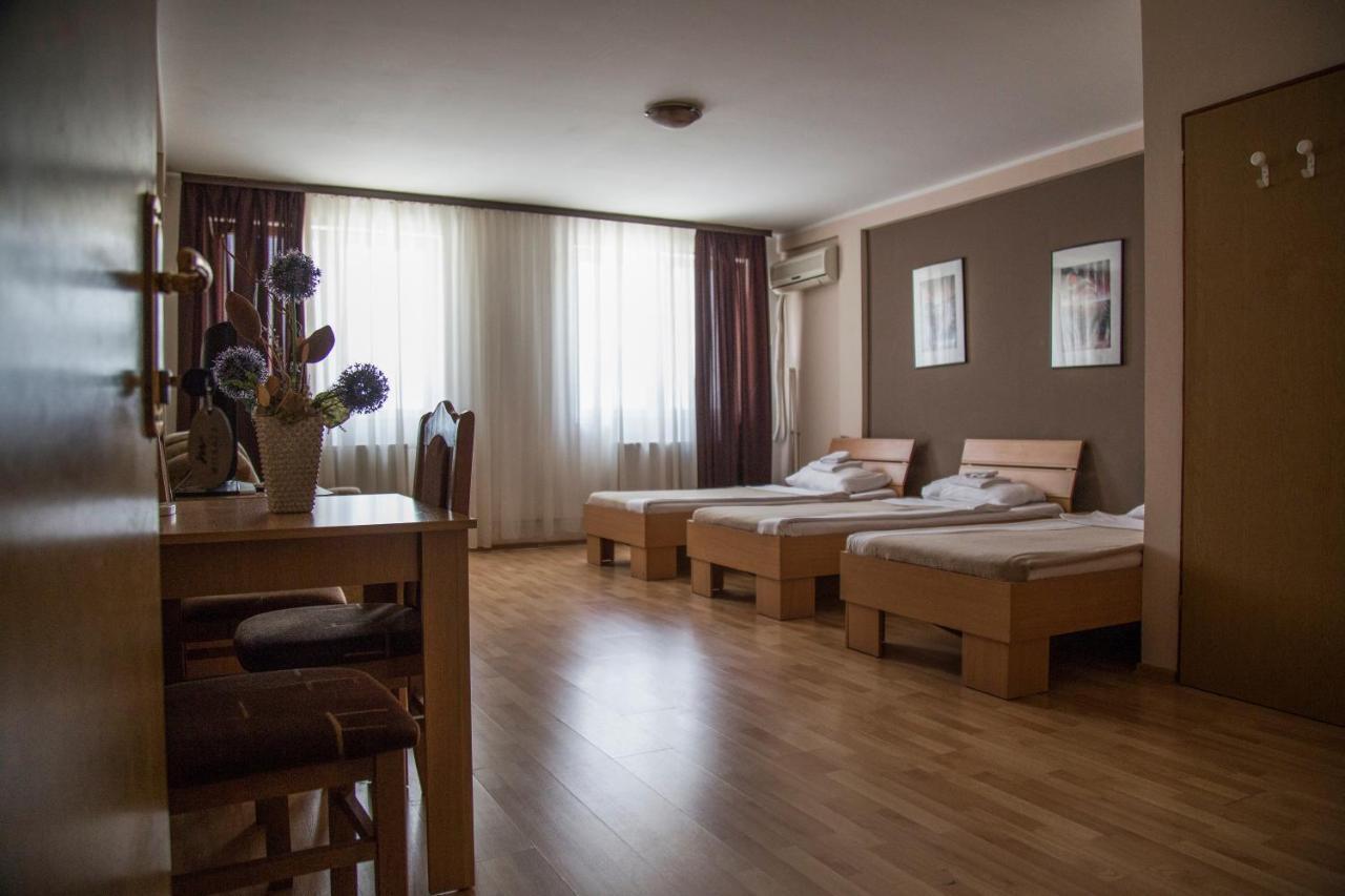 Hostel Milkaza Нови Сад Екстериор снимка