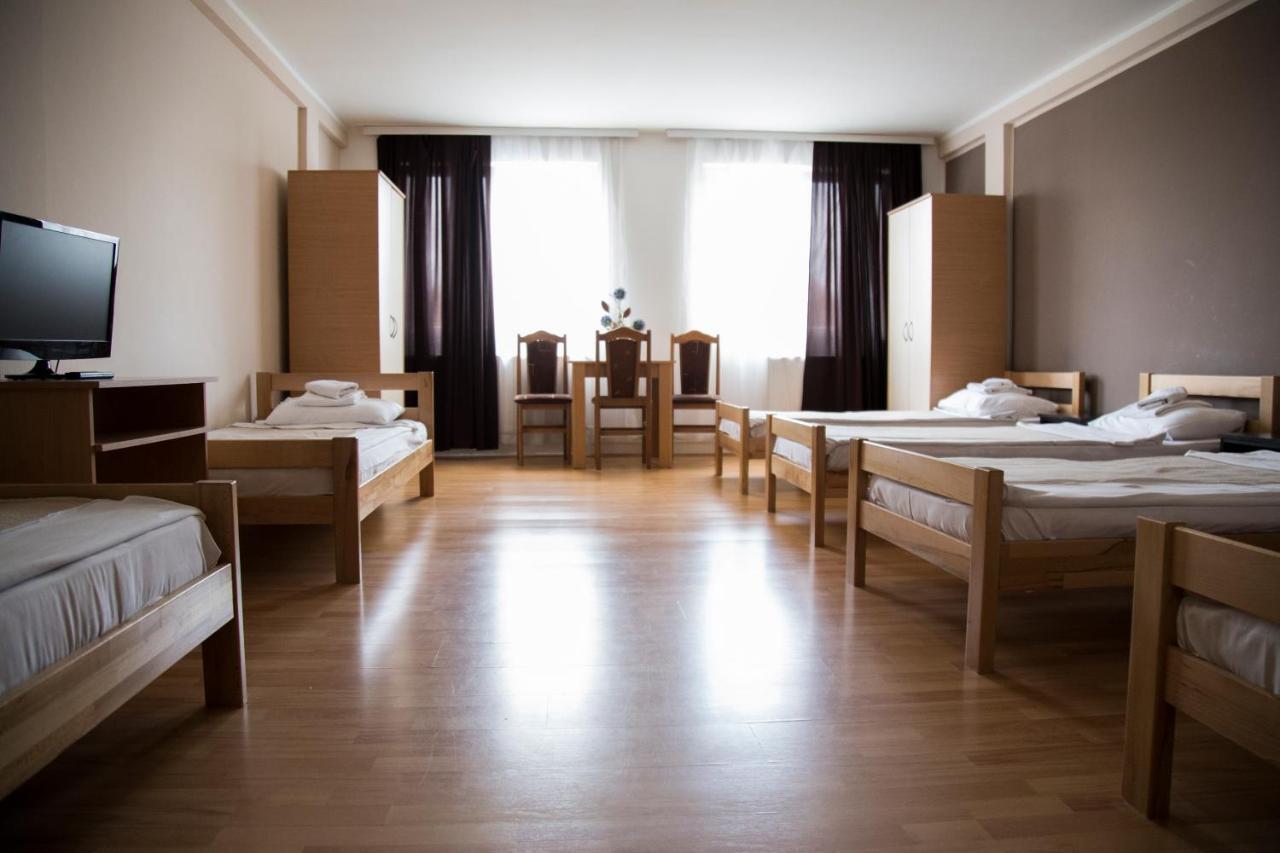 Hostel Milkaza Нови Сад Екстериор снимка