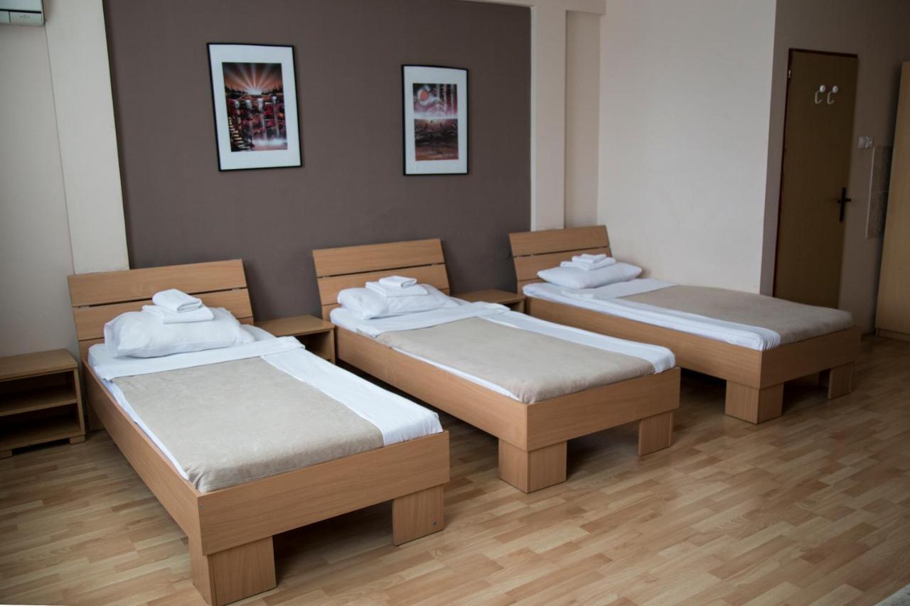 Hostel Milkaza Нови Сад Екстериор снимка
