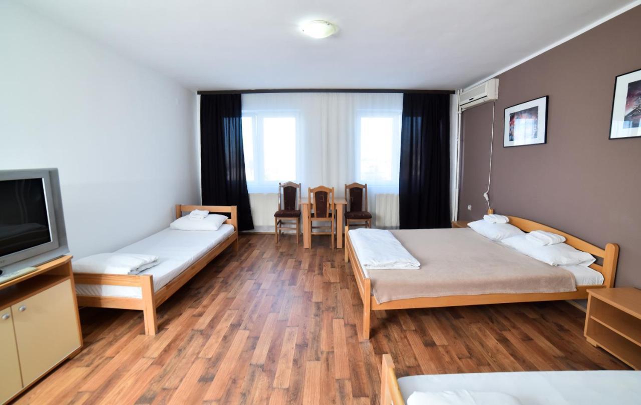 Hostel Milkaza Нови Сад Екстериор снимка